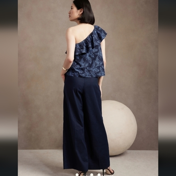 Banana Republic One-shoulder Top - Picture 1 of 3